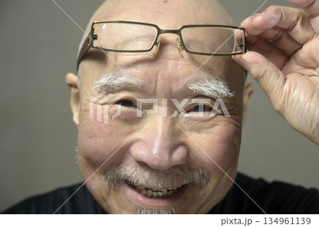 老人の笑顔 134961139