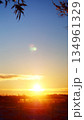 神秘的な朝焼けの空 134961329