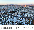 ＜空撮＞雪が積もり白一色になった東京の朝 134962247