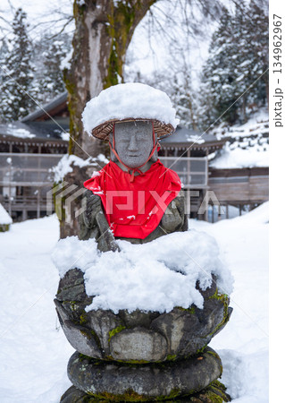 雪の積もったお地蔵さん 雪の積もったお地蔵さん 134962967