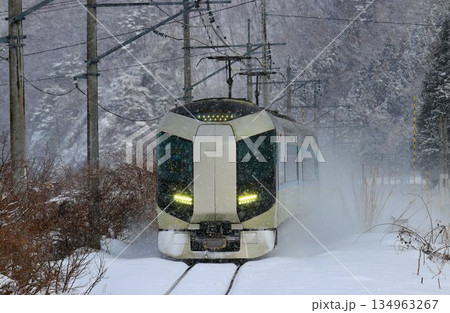 雪国・南会津…凍てつく鉄路を行く【特急リバティ】500系 134963267
