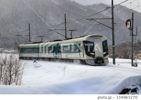 雪国・南会津…凍てつく鉄路を行く【特急リバティ】500系 134963270