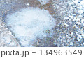 凍った水たまり 134963549