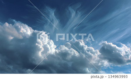 青空と積乱雲、巻雲のコントラスト 134963993