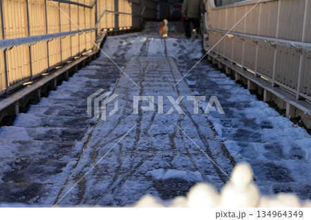凍結した階段 134964349
