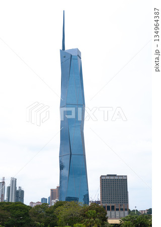 ムルデカ118 超高層ビルのある都市風景, クアラルンプール, マレーシア 134964387