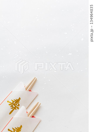 白い和紙に祝い箸 134964835