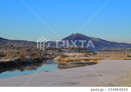 常陸の国の国府が置かれた石岡市から見た筑波山 134964858