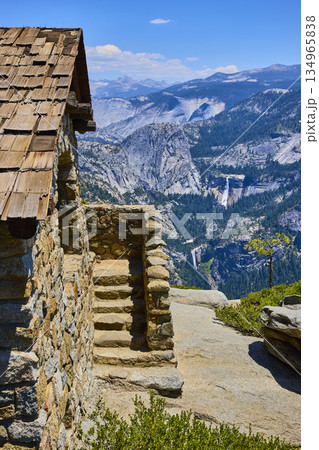 Glacier Point Geology Hut With Scenic Yosemite View And Distant Waterfalls Glacier Point Geology Hut With Scenic Yosemite View And Distant Waterfalls 134965838