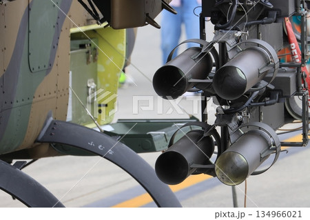 AH-1S攻撃ヘリコプターのTOWミサイルランチャー AH-1S攻撃ヘリコプターのTOWミサイルランチャー 134966021
