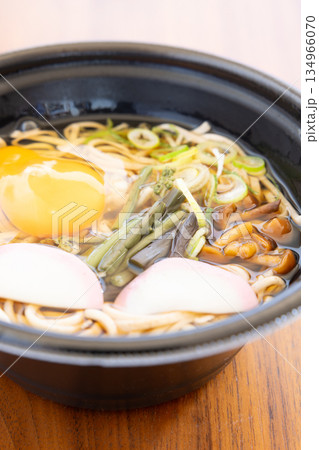 おいしい月見山菜蕎麦 134966070