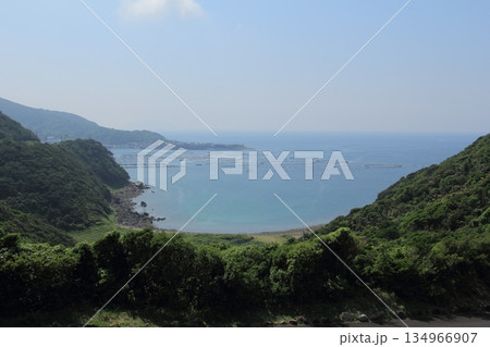 高知県 柏島展望所から見た竜ヶ浜 高知県 柏島展望所から見た竜ヶ浜 134966907