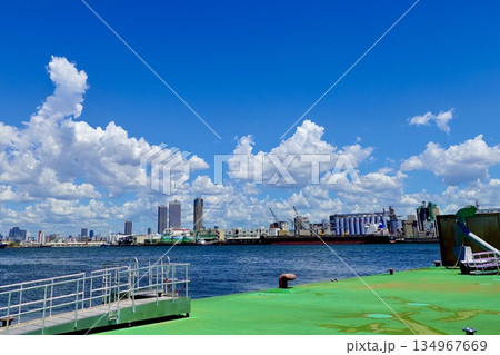安治川のユニバーサルシティポートから上流方面を見た風景 大阪市此花区 安治川のユニバーサルシティポートから上流方面を見た風景 大阪市此花区 134967669