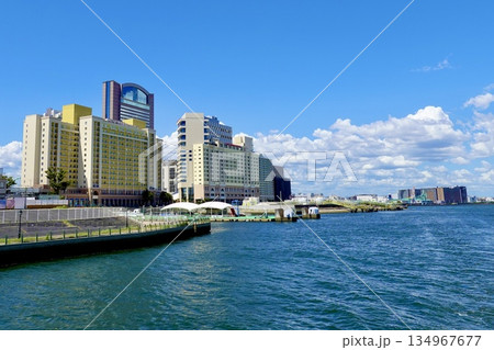 安治川からユニバーサルシティポートを見た風景　大阪市此花区 134967677