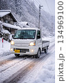 冬の軽トラ 134969100