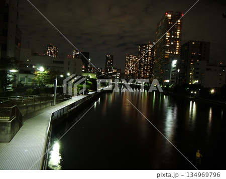 天王洲運河沿いの高層マンション群 134969796
