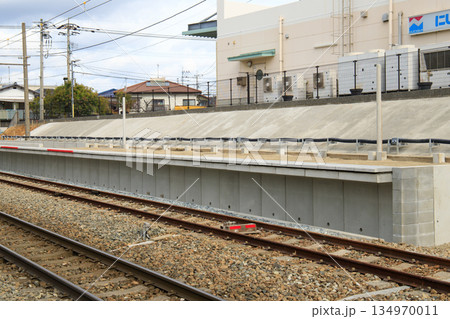 ホームの増設が進む香椎花園前駅（西日本鉄道） 134970011