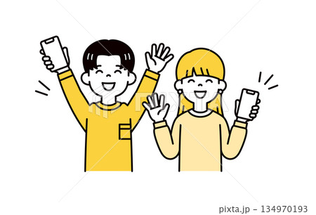 スマホを持って、笑顔で手を振る10代・20代の男性と女性のシンプルなベクターイラスト素材セット 134970193