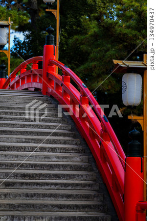 住吉大社の赤い橋 太鼓橋 住吉大社の赤い橋 太鼓橋 134970437