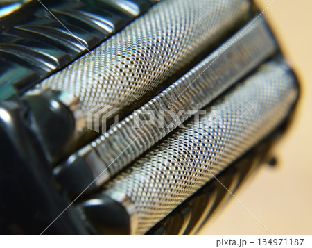 電気髭剃りの外刃 134971187