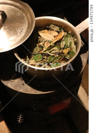 薪ストーブでくろもじ茶 薪ストーブでくろもじ茶 134971784