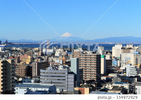 木更津の町並みと富士山 134972929