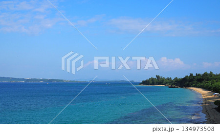 青い海と広がる空 南国の絶景風景 沖縄県 津堅島 青い海と広がる空 南国の絶景風景 沖縄県 津堅島 134973508