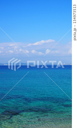 青い海と広がる空 南国の絶景風景 沖縄県 津堅島 青い海と広がる空 南国の絶景風景 沖縄県 津堅島 134973513