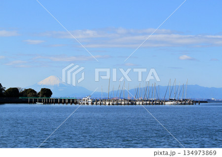 木更津から望む富士 134973869