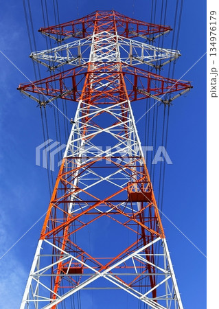 青空と送電鉄塔 134976179
