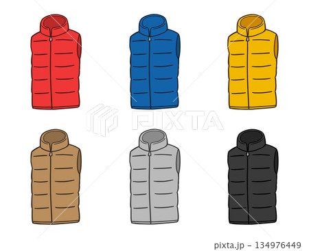 寒い時に重宝するダウンベスト 134976449