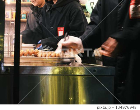 オープンキッチン　レストラン 134976948