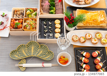 手作り洋風おせち料理 イタリアンおせち お正月 テーブルセッティング 134977065