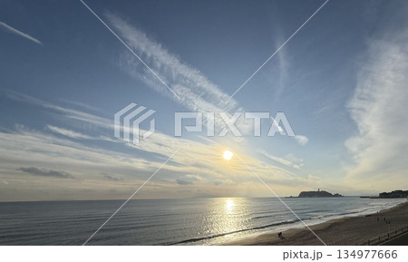 海に沈む夕日 134977666