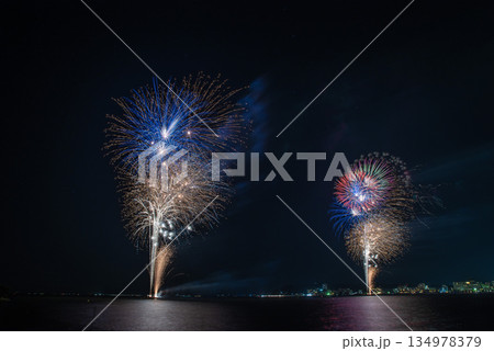 夜空に打ちあがる花火7 夜空に打ちあがる花火7 134978379