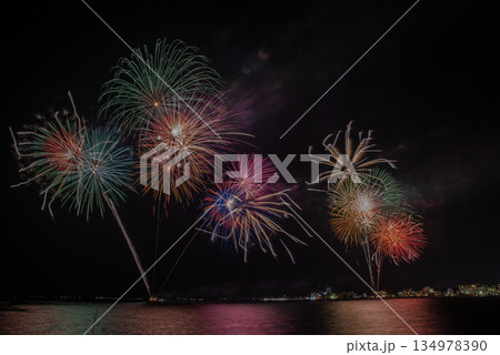 夜空に打ちあがる花火17 夜空に打ちあがる花火17 134978390
