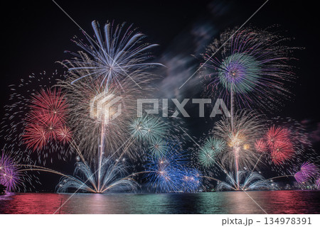 夜空に打ちあがる花火18 134978391