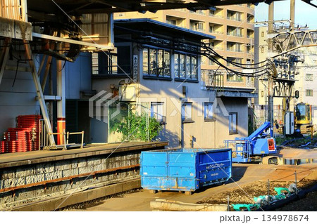 高架化に向け解体工事が進みつつある… 『春日部駅』旧1番線ホーム 134978674