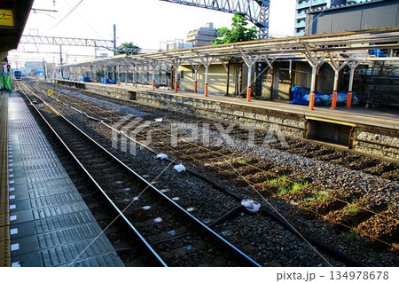 高架化に向け解体工事が進みつつある… 『春日部駅』旧1番線ホーム 134978678