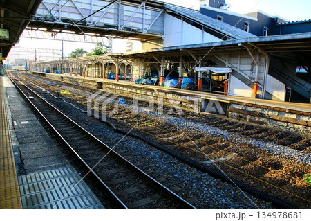 高架化に向け解体工事が進みつつある… 『春日部駅』旧1番線ホーム 134978681