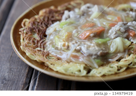 カリカリ麺の残り野菜で作った塩あんかけ焼きそば カリカリ麺の残り野菜で作った塩あんかけ焼きそば 134979419