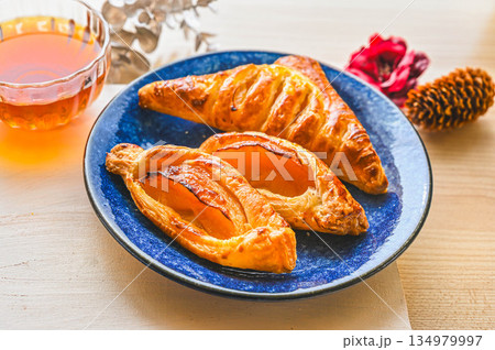 手作りお菓子　アップルパイと梨パイ 134979997