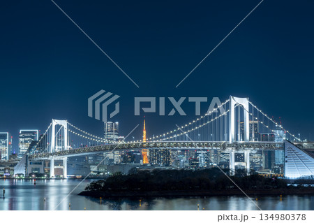 レインボーブリッジと東京タワー レインボーブリッジと東京タワー 134980378