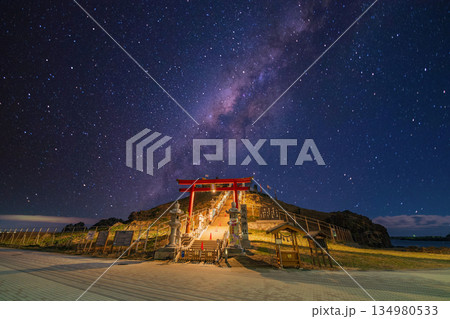 「青森県」蕪島神社の夜景　八戸市 134980533