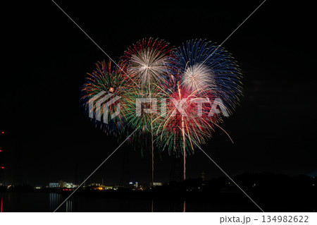 田原市の渥美半島花火大会の風景(愛知県) 田原市の渥美半島花火大会の風景(愛知県) 134982622
