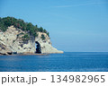 海に浮かぶ島 134982965