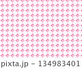 水彩風の菱形を並べたピンク色の背景 134983401