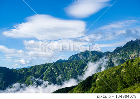 八方尾根から望む初夏の北アルプスの山 八方尾根から望む初夏の北アルプスの山 134984079