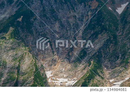 八方尾根から望む初夏の北アルプスの山 八方尾根から望む初夏の北アルプスの山 134984081
