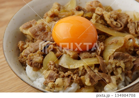 牛丼と玉子 134984708